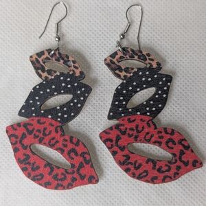 Lightweight Wood Dangly Lips Earrings